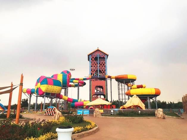 探索附近的水上樂園，盡享清涼夏日樂趣，夏日水上樂園探秘，盡享清涼夏日狂歡