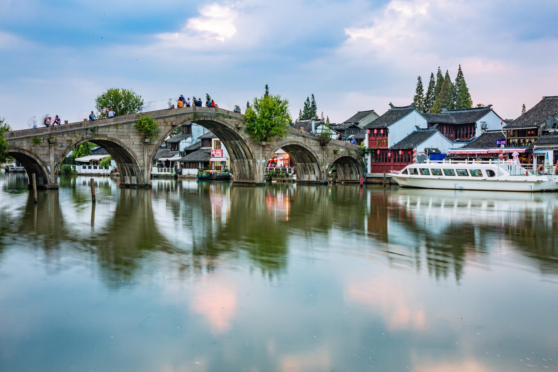 上海旅游景點(diǎn)排名，探索繁華都市的必游之地，上海熱門旅游景點(diǎn)排行榜，探索繁華都市的必游之地