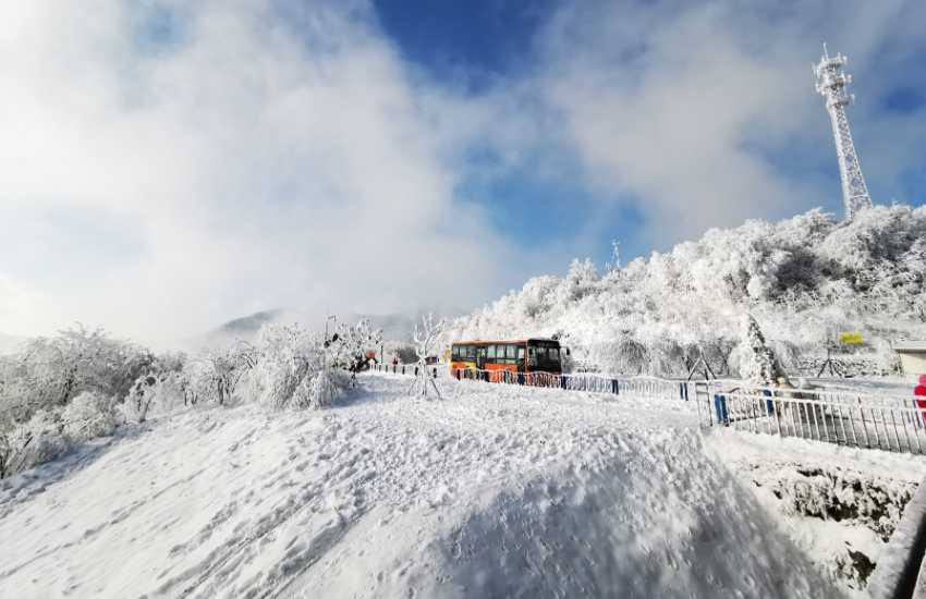 西嶺雪山門票價格大全，多少錢一個人？，西嶺雪山門票價格詳解，一人費用是多少？
