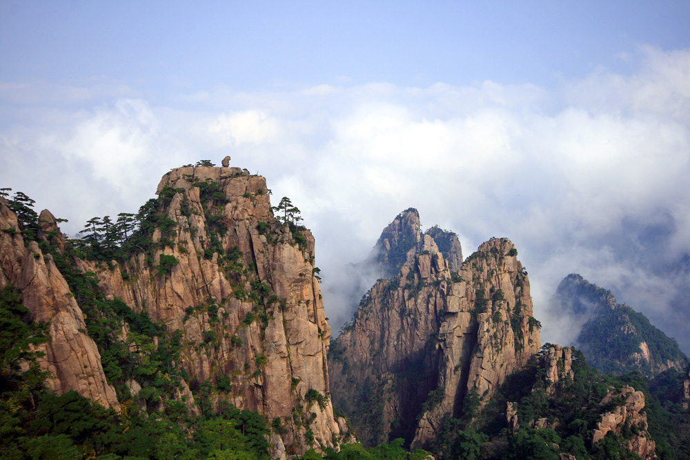 黃山介紹及特點(diǎn)，黃山，秀麗奇絕的自然風(fēng)光與獨(dú)特地質(zhì)特點(diǎn)