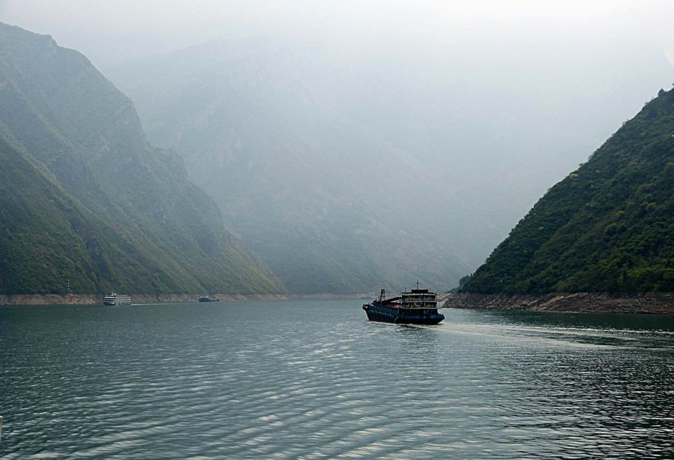 長(zhǎng)江三峽圖片，壯美景色盡收眼底，長(zhǎng)江三峽壯美景色圖片展，一攬無(wú)余的壯麗景色