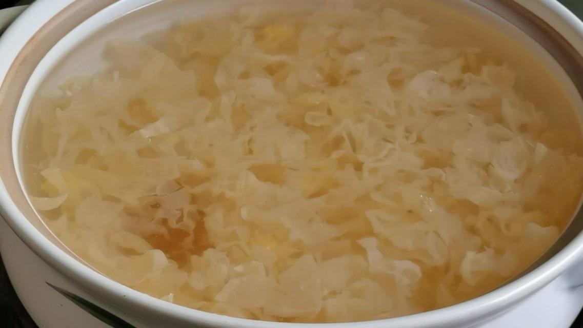 家常美味，蓮子紅棗銀耳湯的做法，家常美味，蓮子紅棗銀耳湯的詳細(xì)做法與技巧