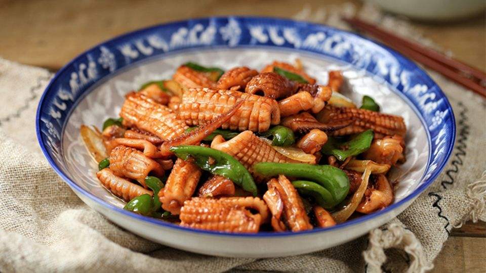 醬爆魷魚的做法，家常美味，輕松上手，家常醬爆魷魚做法，美味輕松上手！