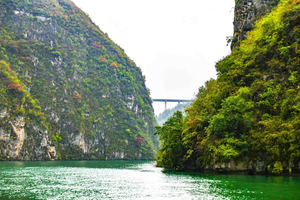 三峽是指哪三個峽，深度解析長江三峽的壯麗景色與地理特色，長江三峽，壯麗景色與地理特色的深度解析，究竟是哪三個峽？