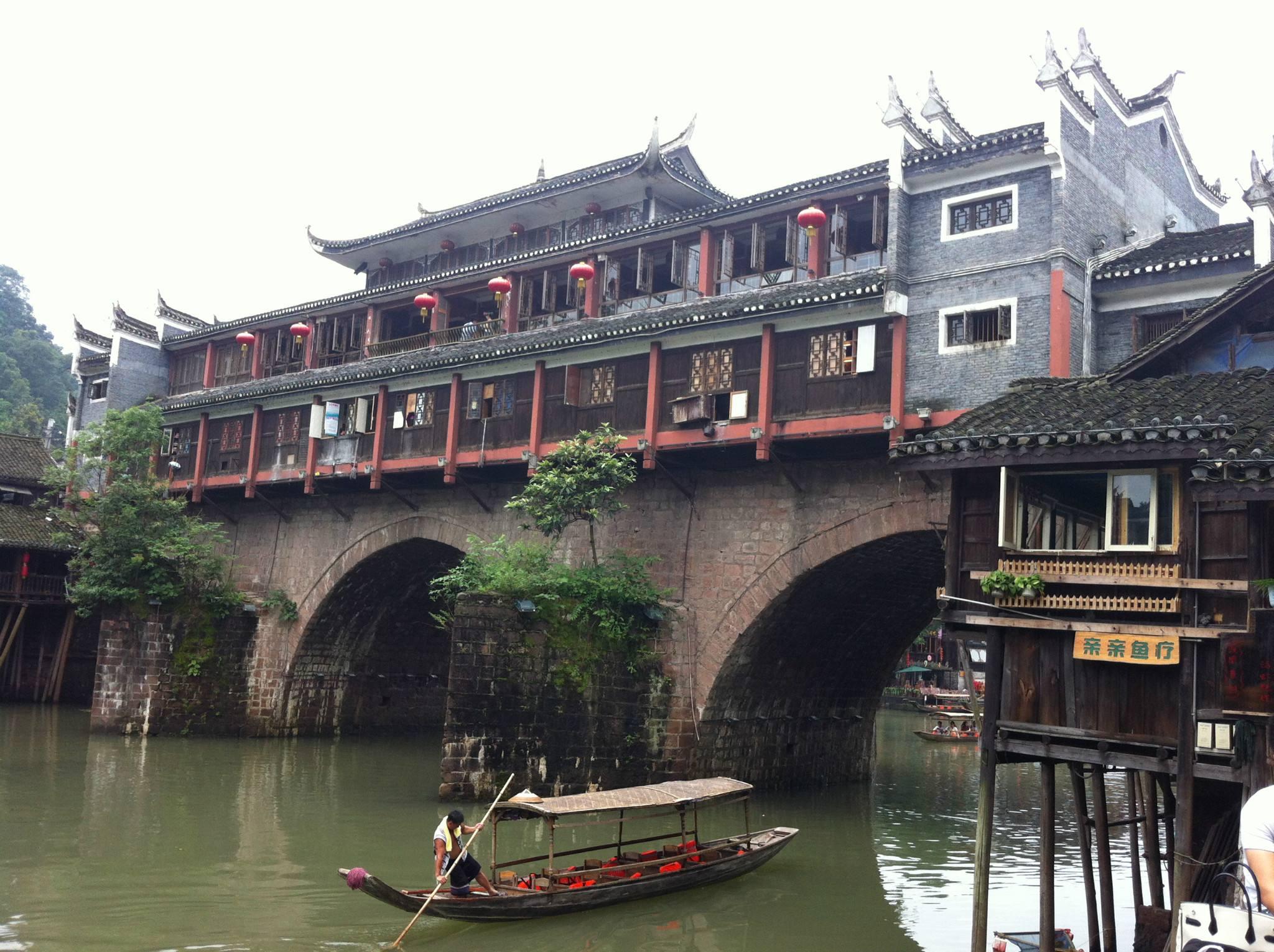 鳳凰古城旅游攻略，探索古城魅力，發(fā)現(xiàn)好玩之處，鳳凰古城旅游攻略，探索魅力古城，發(fā)現(xiàn)無(wú)盡樂(lè)趣