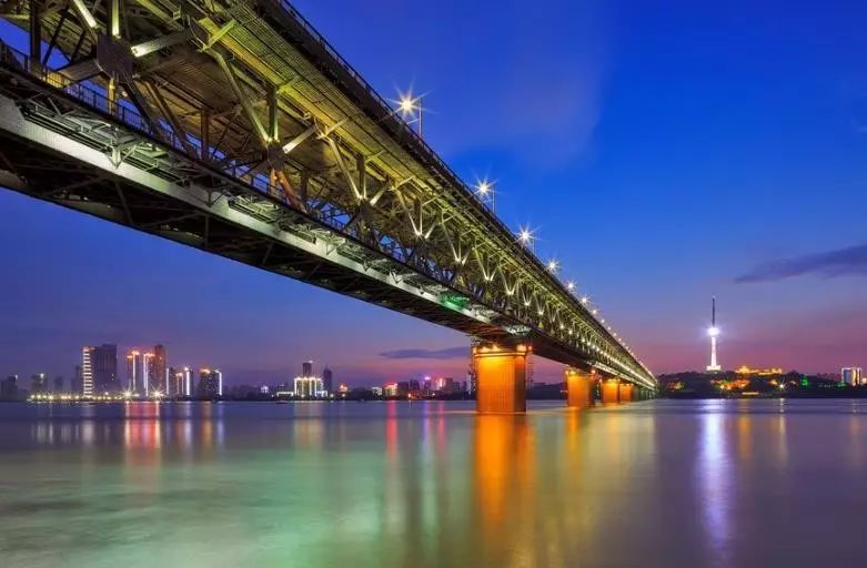 武漢必去三個(gè)地方——探尋千年古都的精華之旅，武漢探秘之旅，三大必去之地，領(lǐng)略千年古都的精華