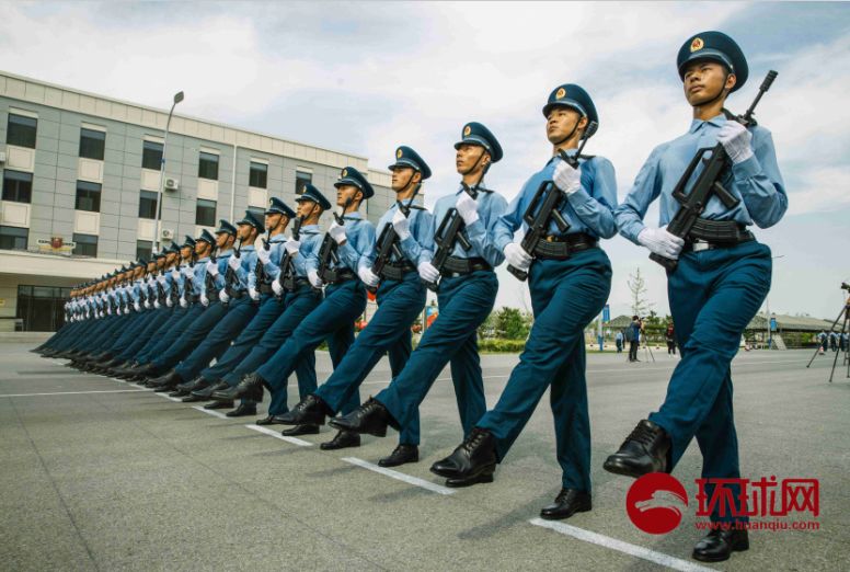 閱兵軍旗手的榮耀與責任，閱兵軍旗手的榮耀與擔當