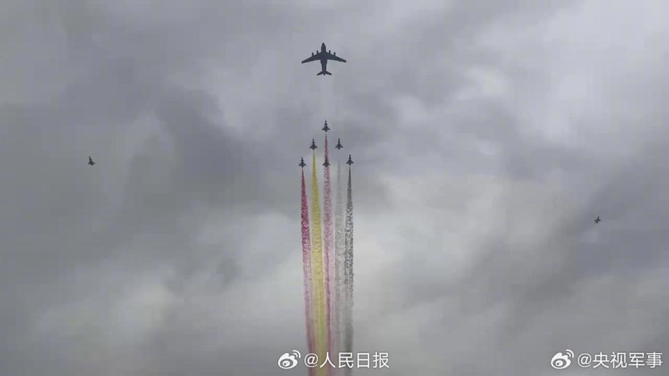 揭秘運(yùn)-20與殲-10飛越金字塔背后的故事，運(yùn)-20與殲-10飛越金字塔背后的傳奇故事揭秘